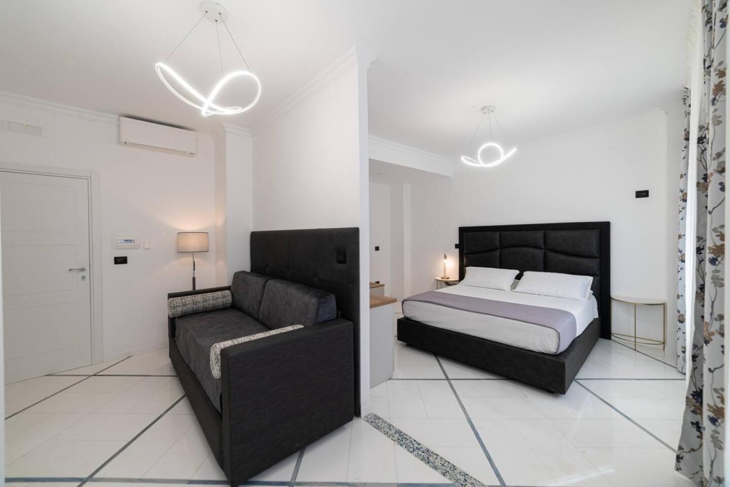 Apartments Hotel Real Suite Napoli Chiaia Mergellina Exteriör bild