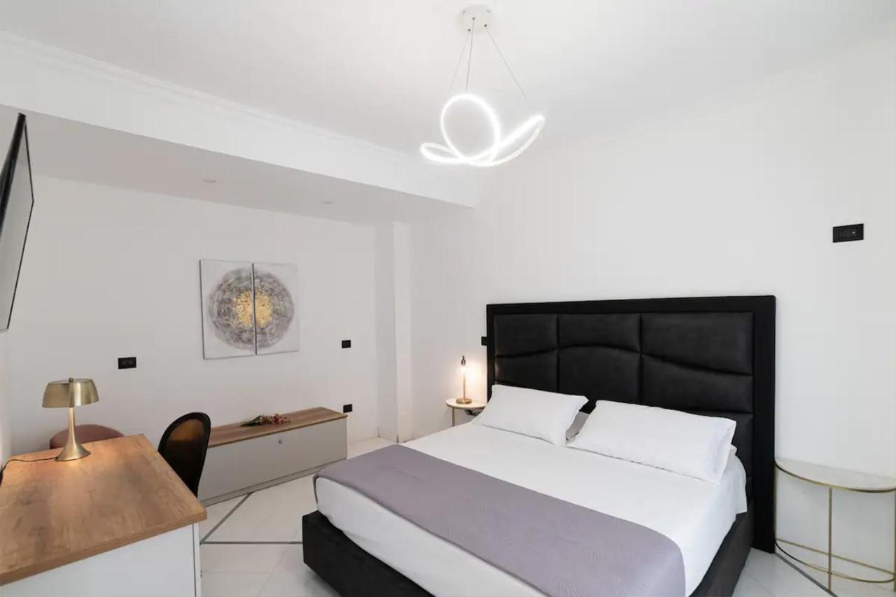 Apartments Hotel Real Suite Napoli Chiaia Mergellina Exteriör bild