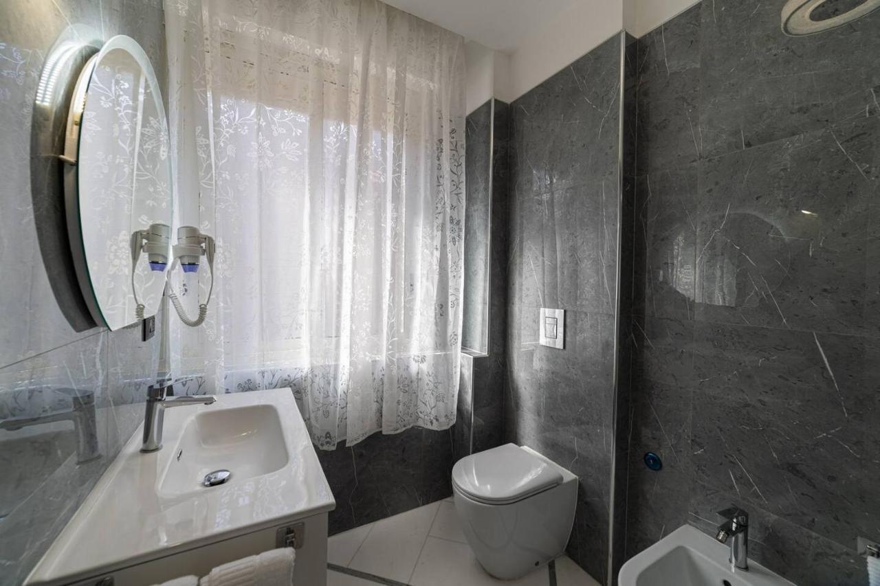 Apartments Hotel Real Suite Napoli Chiaia Mergellina Exteriör bild
