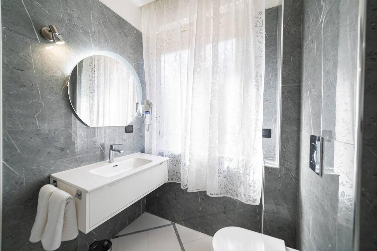 Apartments Hotel Real Suite Napoli Chiaia Mergellina Exteriör bild