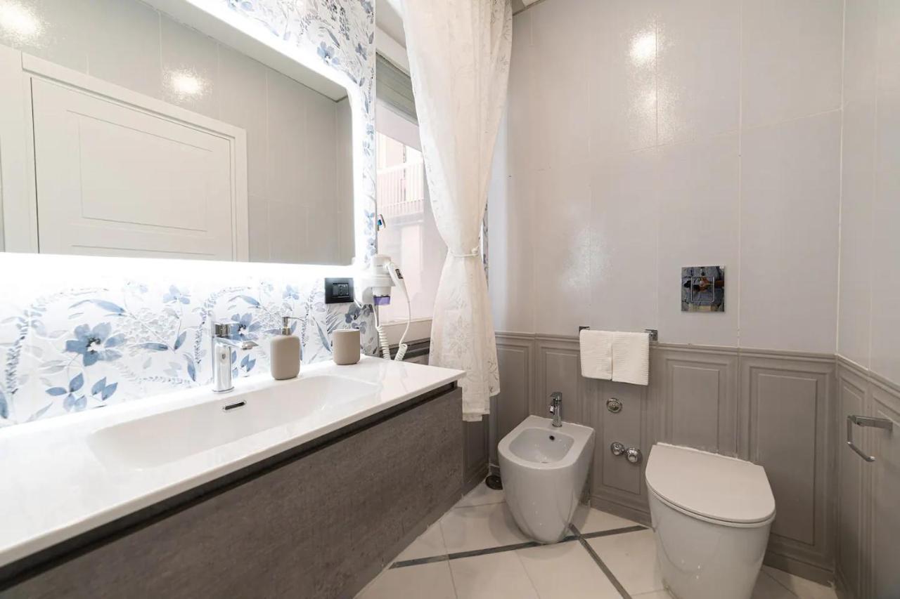 Apartments Hotel Real Suite Napoli Chiaia Mergellina Exteriör bild