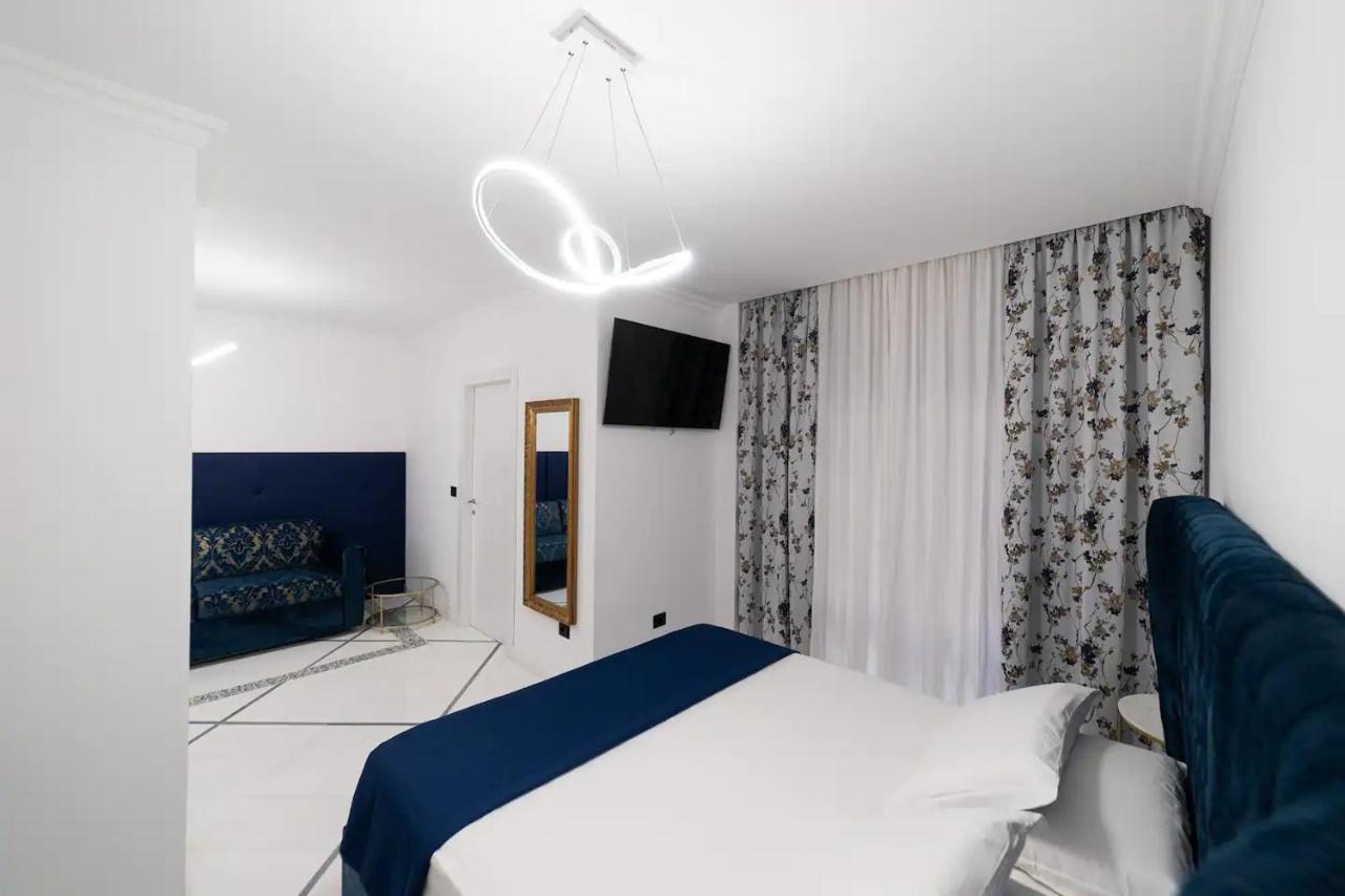 Apartments Hotel Real Suite Napoli Chiaia Mergellina Exteriör bild