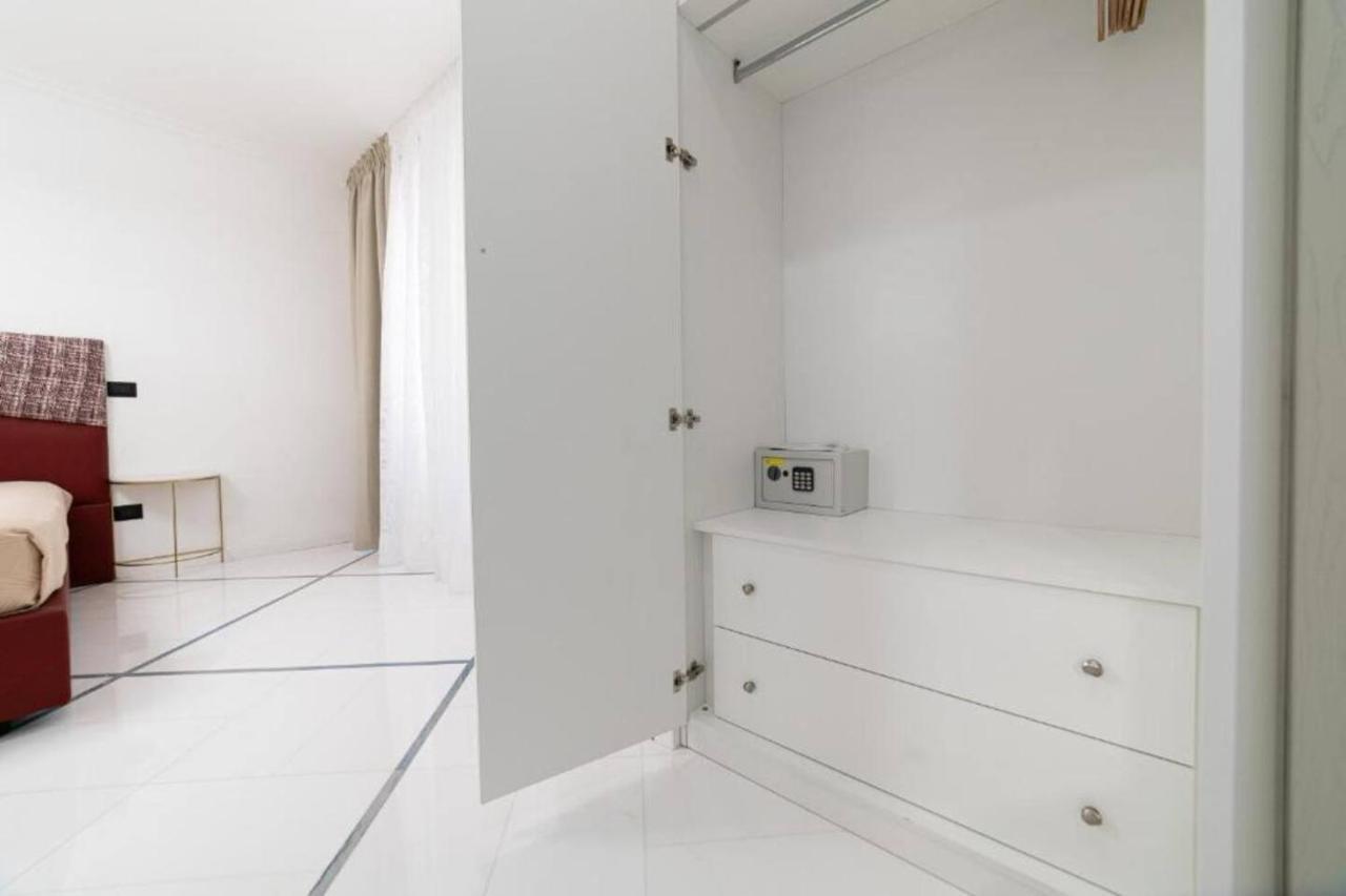 Apartments Hotel Real Suite Napoli Chiaia Mergellina Exteriör bild