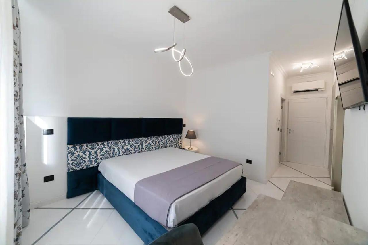 Apartments Hotel Real Suite Napoli Chiaia Mergellina Exteriör bild