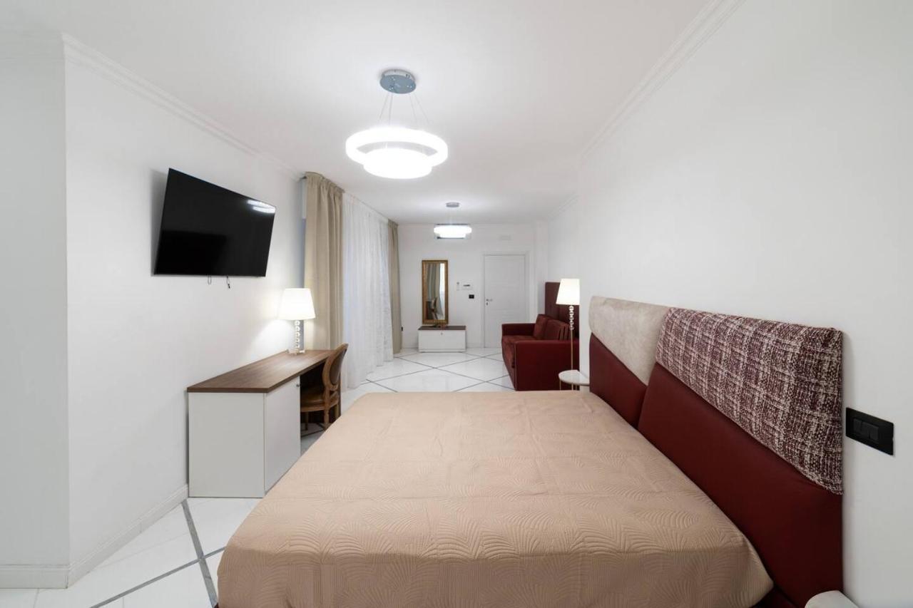 Apartments Hotel Real Suite Napoli Chiaia Mergellina Exteriör bild