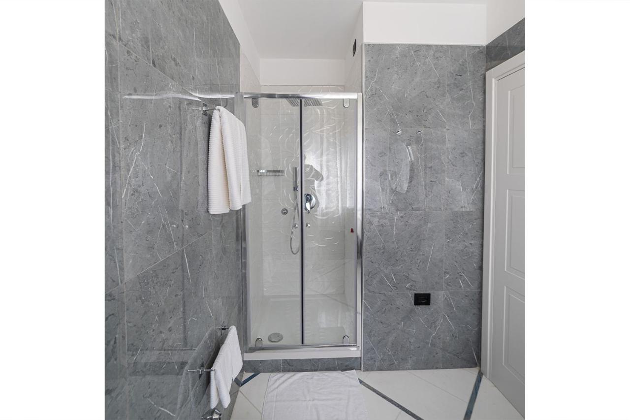 Apartments Hotel Real Suite Napoli Chiaia Mergellina Exteriör bild