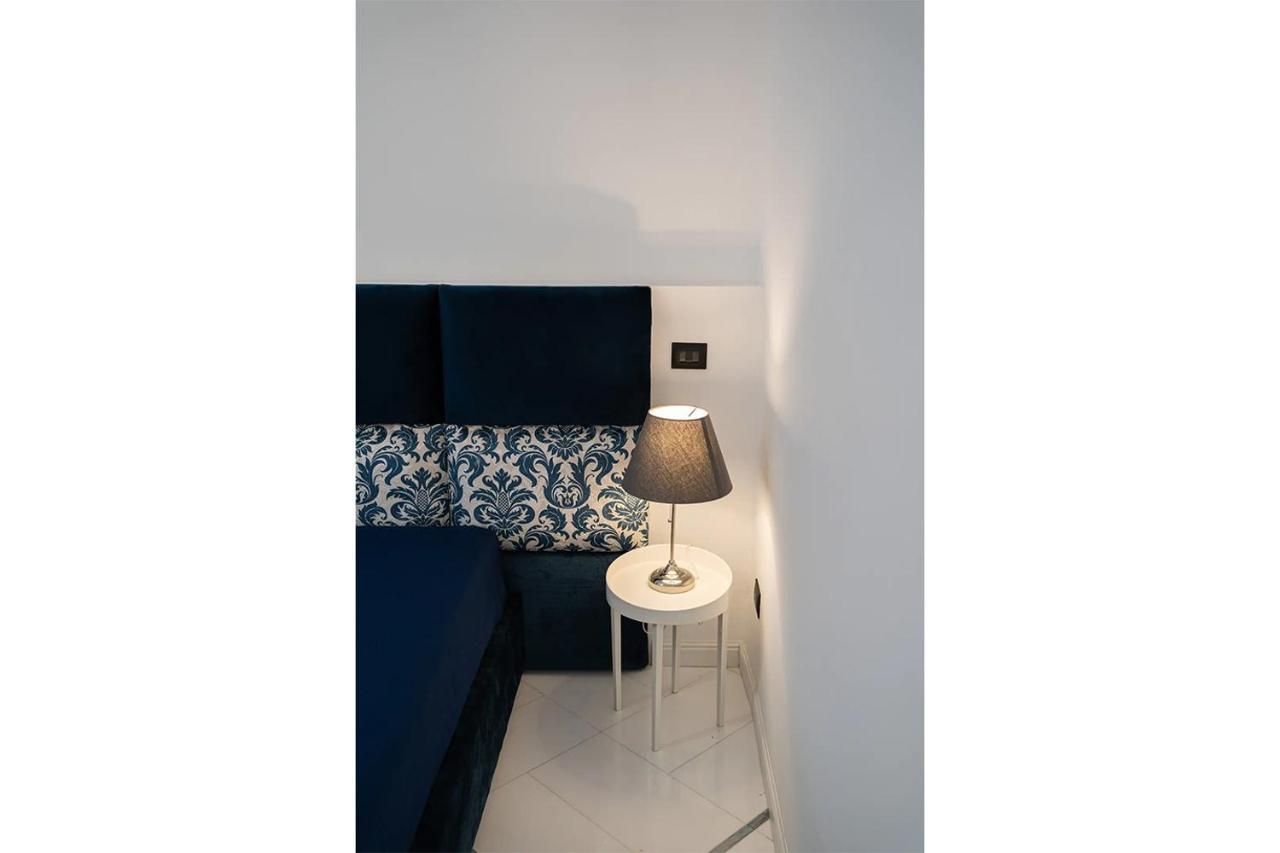 Apartments Hotel Real Suite Napoli Chiaia Mergellina Exteriör bild